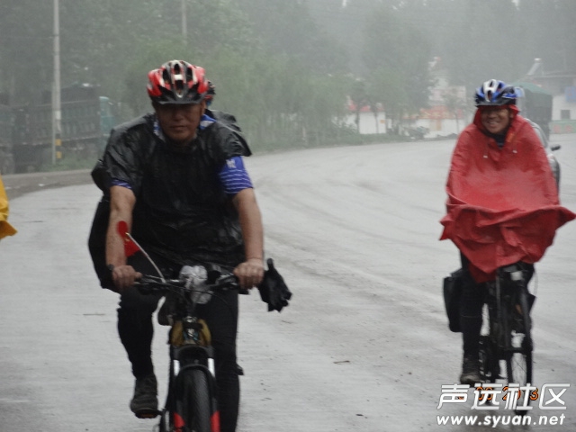 雨中骑行 爽