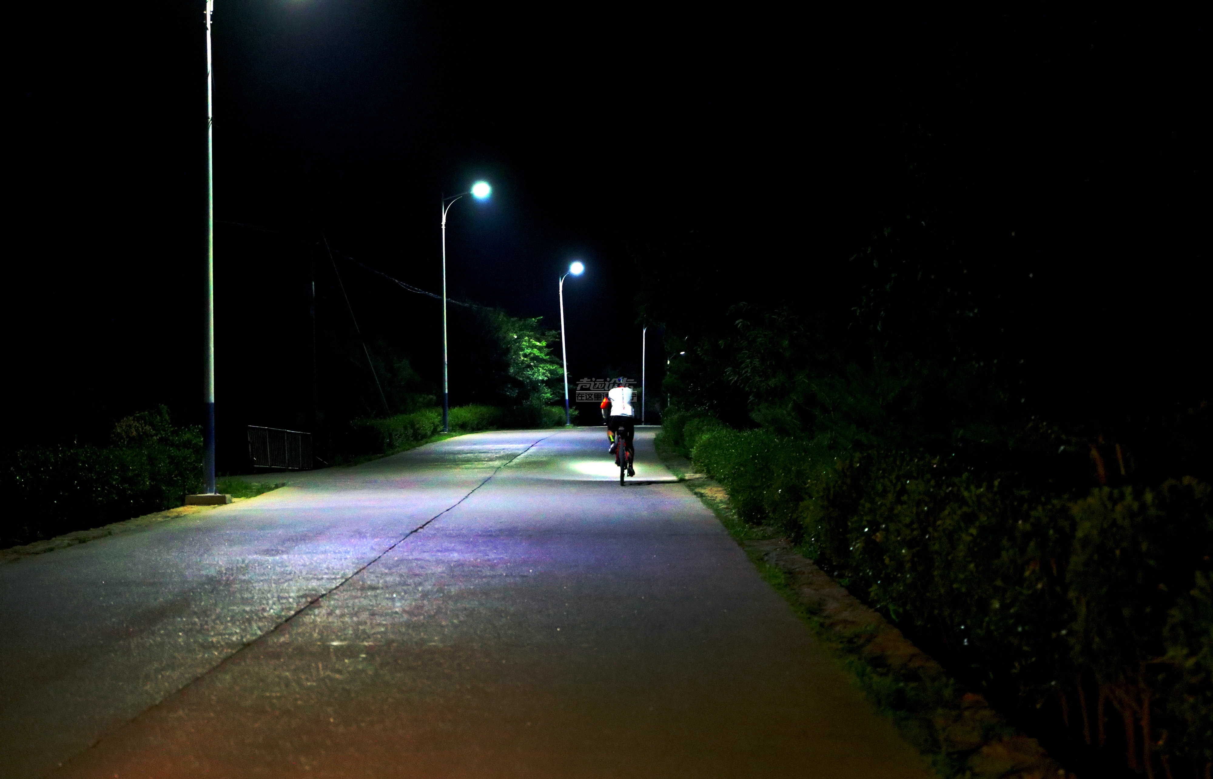 《夜间独行》 朱成勇十三山赛道.jpg