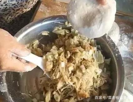 白菜炒豆腐的做法 白菜豆腐包子，比肉包子还要好吃，做法还简单，你会做吗？-3.jpg