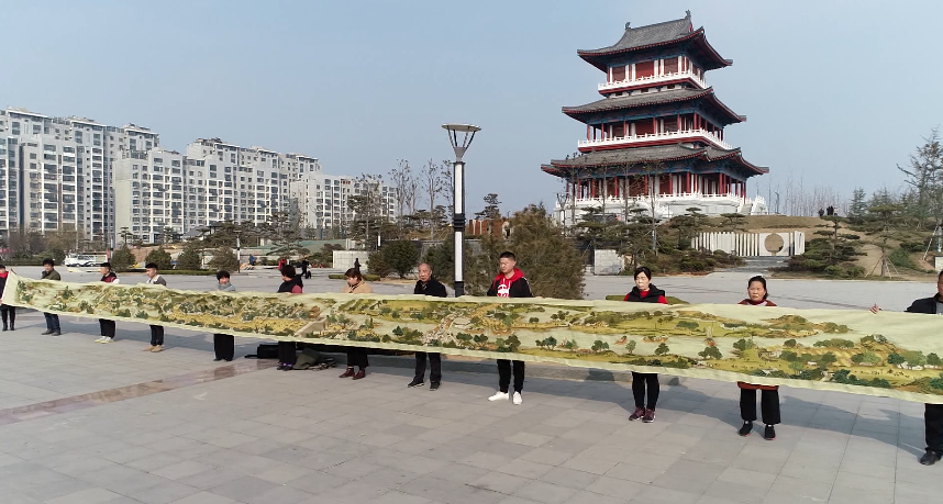 济宁大叔痴迷绣花 6年绣出22米清明上河图-1.png