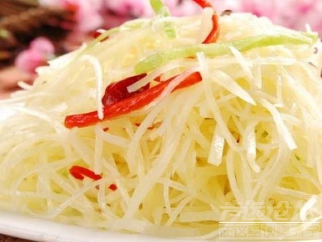 土豆丝的做法 土豆丝切好别着急下锅，多加上这一步，做出来的又脆又好吃-3.jpg
