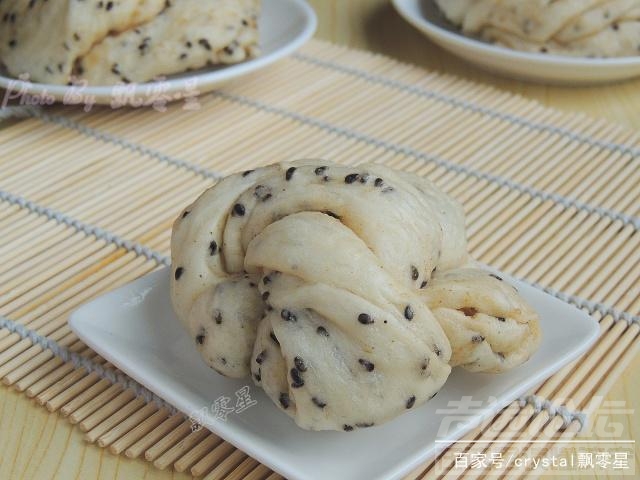 咬一口满嘴都是油 这花卷蓬松暄软，咬一口满嘴香，好吃又好做，学会了早餐不用愁-1.jpg