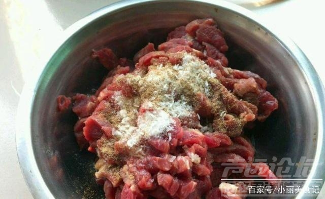 牛肉饺子馅配什么蔬菜 30年厨师：别买了牛肉就会直接炒，这样做会让牛肉更嫩更好吃！-4.jpg