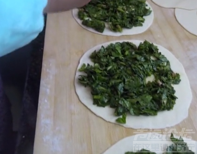 青菜烙饼的做法 烙饼时放点青菜，没想到会这么好吃，连炒菜都省了，太简单了-3.jpg