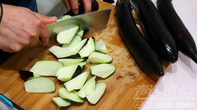 锅包茄子的做法 做茄子，切记别直接下锅，少了这1步，难怪茄子又油又腻还不入味-3.jpg