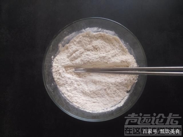 烙饼劲道里面加的什么 烙饼新方法，薄透如纸，柔软如泥，劲道耐嚼，卷着吃真香！零...-3.jpg