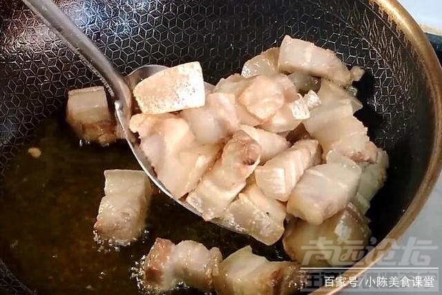 红烧肉直接炒怎么做 做红烧肉的时候不要再直接炒了，要先做一步，才能不油腻-4.jpg