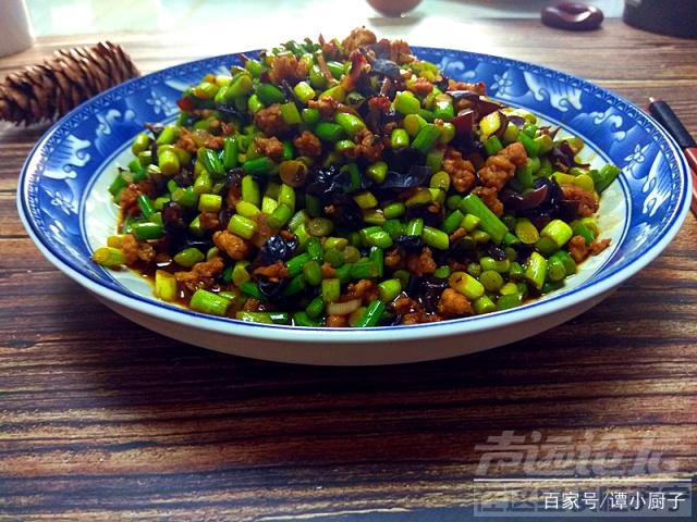 宫保鸡丁这道菜怎么做 孩子总要吃这道菜，说是比宫保鸡丁还好吃，隔三差五就要做一...-10.jpg