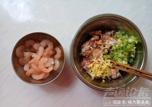 馄饨馅一斤肉放多少盐 早餐馄饨，不要再只放肉了，加些银鱼来做馅会更营养好吃-2.jpg