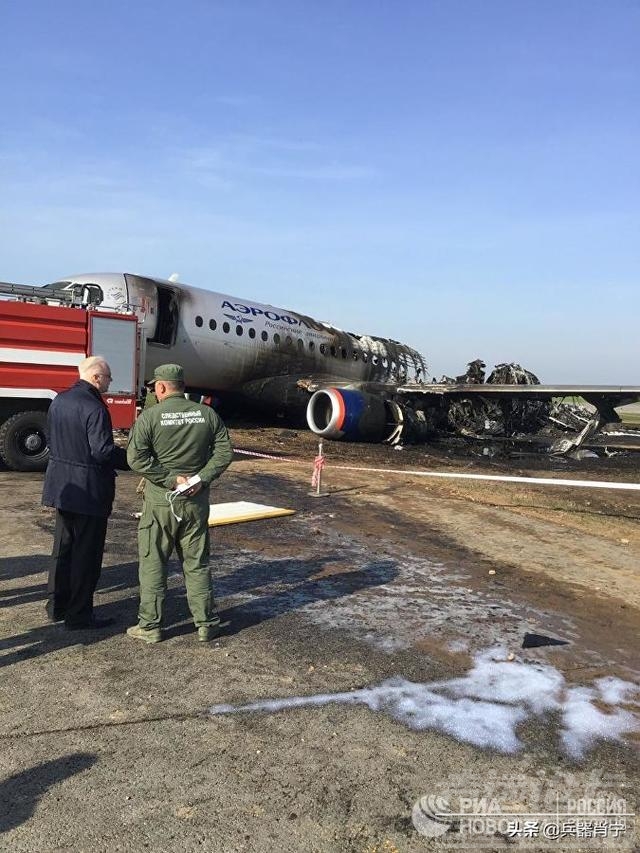 因为被挡住逃生通道，俄罗斯迫降客机半数乘客丧生-16.jpg