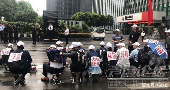 重庆力帆时代公寓户型 车市下行，厂商矛盾激化，30余家力帆经销商维权-1.jpg