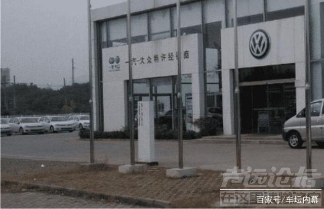 撞坏4S店新车 新手4S店试驾新车，撞坏10辆车拒绝赔偿，网友：不配开新车！-3.jpg