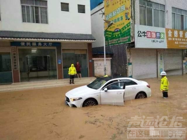 广西荔枝没人要 广西二手车市，一台保时捷才7万，为啥没人要？是我我也不要-1.jpg