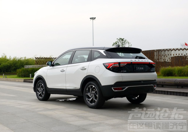 无天窗SUV 很不错的一款国产SUV，不足12万标配全景天窗，比瑞虎8大气-3.jpg