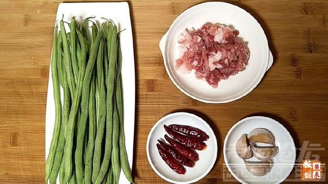 饭店干煸豆角的做法 饭店里做的干煸豆角为什么那么好吃？记住这一点，你也可以！-2.jpg