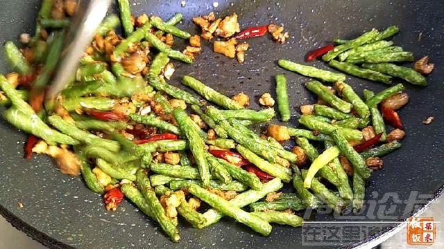 饭店干煸豆角的做法 饭店里做的干煸豆角为什么那么好吃？记住这一点，你也可以！-10.jpg