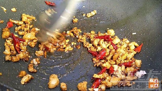 饭店干煸豆角的做法 饭店里做的干煸豆角为什么那么好吃？记住这一点，你也可以！-9.jpg