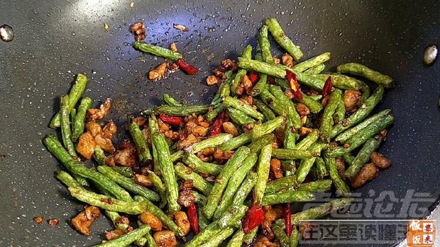 饭店干煸豆角的做法 饭店里做的干煸豆角为什么那么好吃？记住这一点，你也可以！-12.jpg