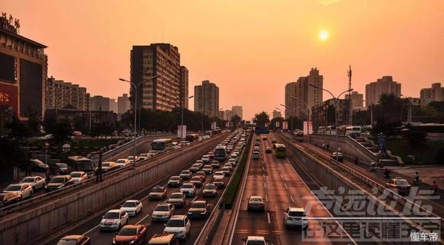 会车注意事项 汽车干货知识：会车技巧及注意事项！-3.jpg