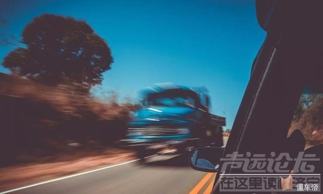 会车注意事项 汽车干货知识：会车技巧及注意事项！-1.jpg