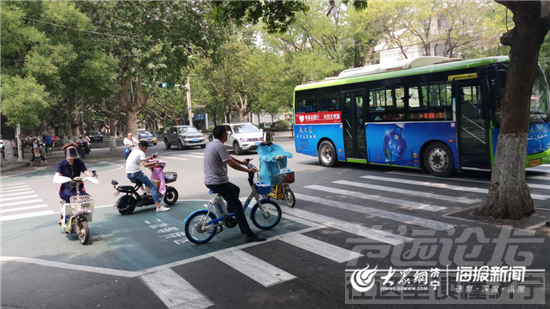 绿灯啥时候亮你说了算 行人请求式过街信号灯亮相济宁-2.png