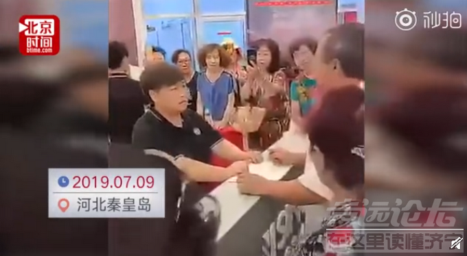 4S店广告少打个万字 大爷拿13元买车：不用找了-1.png