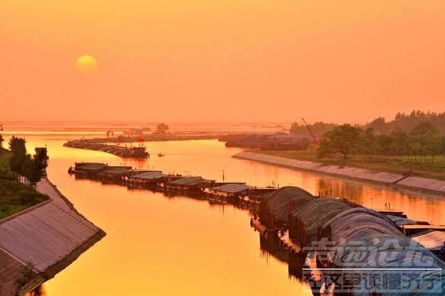 坐着游轮游览大运河风光来到南阳古镇-2.jpg