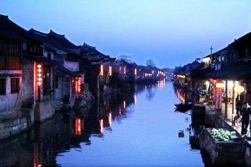 坐着游轮游览大运河风光来到南阳古镇-6.jpg