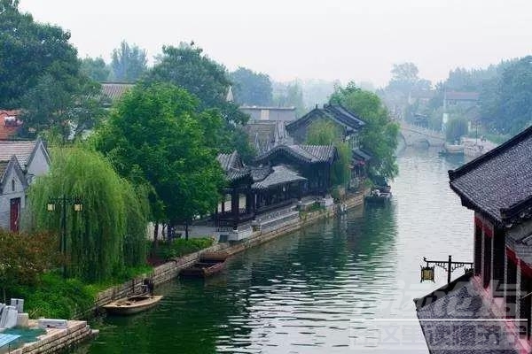 坐着游轮游览大运河风光来到南阳古镇-5.jpg