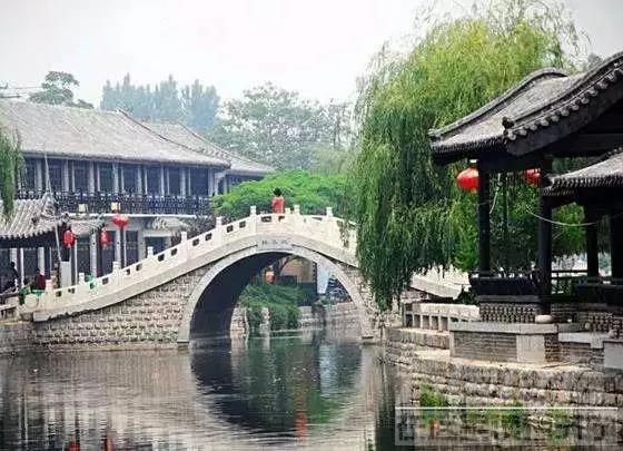 坐着游轮游览大运河风光来到南阳古镇-8.jpg