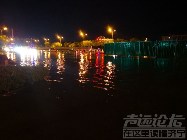 济宁大道雨天严重积水影响出行 回复：近期将升级改造-1.jpg