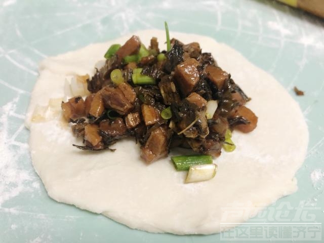 梅菜肉饼怎么做好吃 梅菜肉饼好吃不会做？正确方法教给你，香浓美味，咋吃都不腻-6.jpg