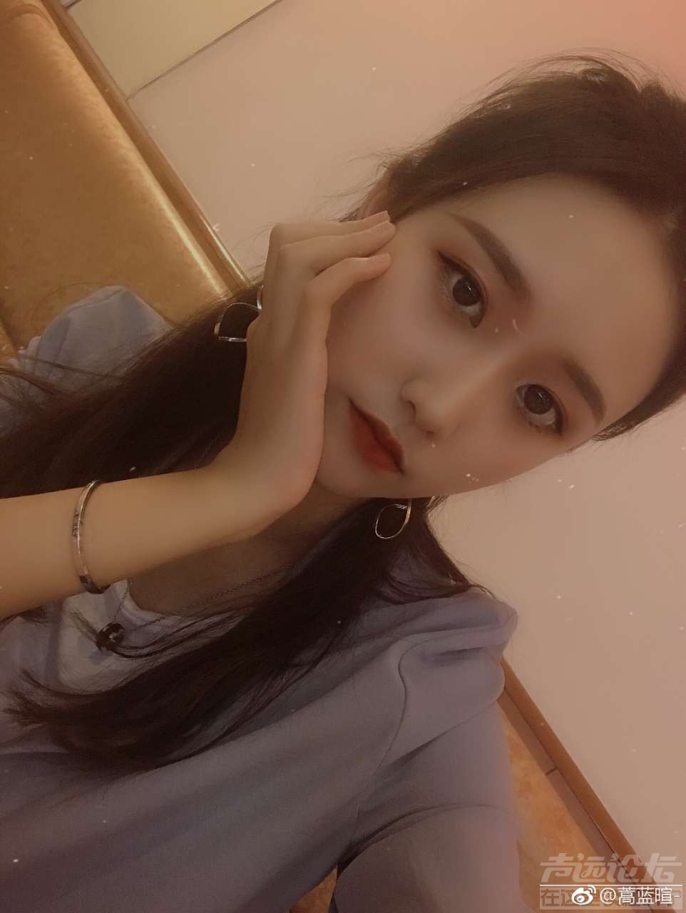 #济宁妹子真好看# 济宁最美空姐/大长腿/大眼睛/超美超有范/ 图源来自微博 @嵩蓝暄-2.jpg