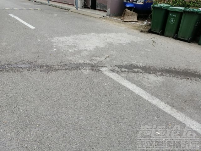 二十里铺街道垃圾车脏水乱流，弄的路上臭烘烘-3.jpeg