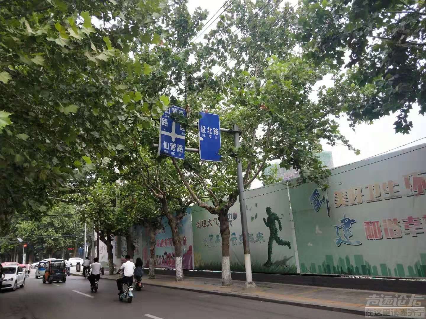 仙营路上方的指示牌损坏有安全隐患，希望尽快维修-1.jpg