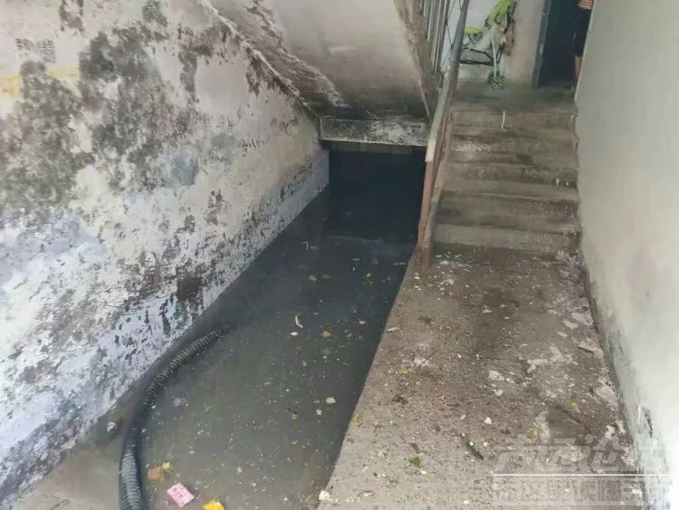 暴雨袭城！济宁消防积极排涝除险！央视黄金时段专题报道-2.jpg
