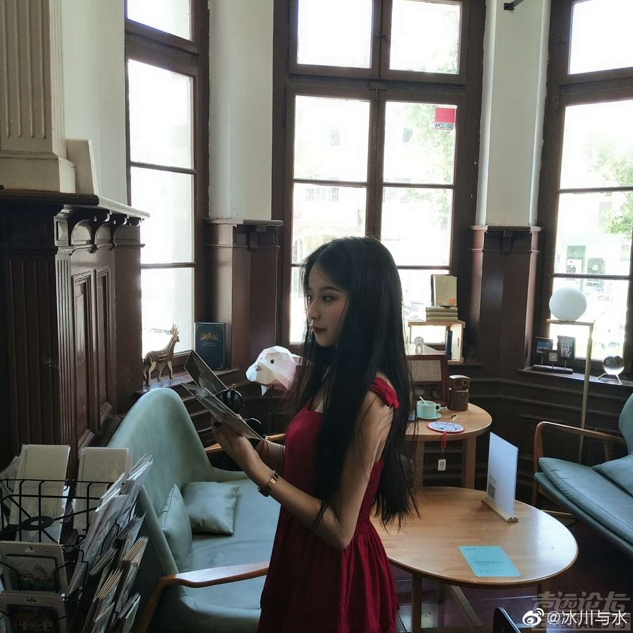 #济宁妹子真好看# 出尘脱俗的妹子/ 图源来自微博@冰川与冰-2.jpg