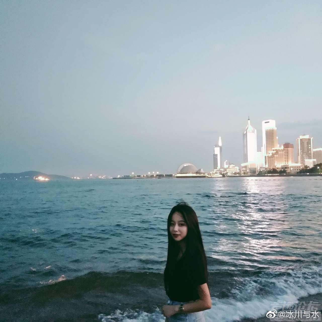 #济宁妹子真好看# 出尘脱俗的妹子/ 图源来自微博@冰川与冰-1.jpg