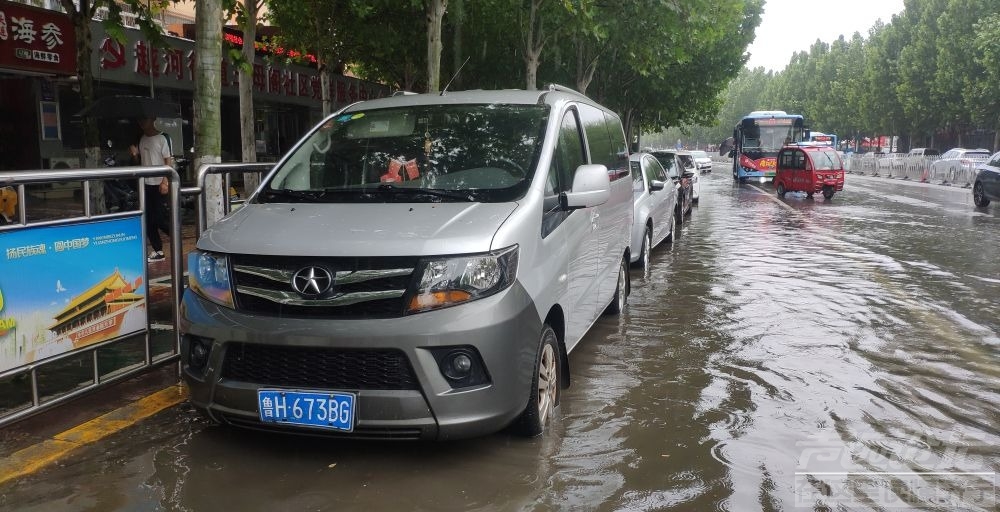 济宁城区多条道路积水 请减速慢行，谨慎驾驶！-6.jpeg