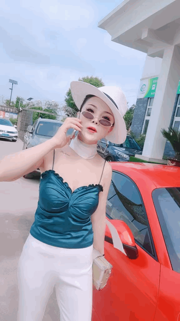 人民日报：保时捷女车主丈夫被立案调查【人民微评：童小华为何经不起查？】-1.gif