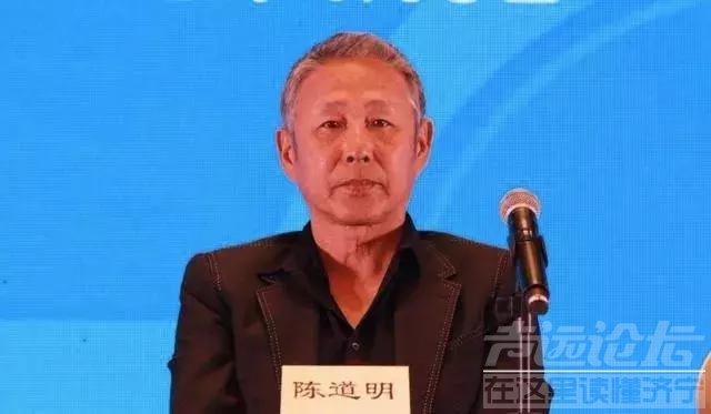 64岁陈道明白发照曝光：体面的老去，是对自己最大的尊重-1.jpg