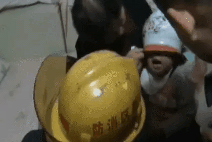被夹，是小男孩的天赋-4.gif