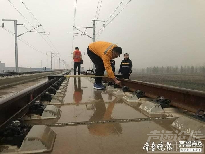 实探鲁南高铁工地！寒潮里，冷冷的冰雨在“小黄人”脸上胡乱的拍-2.jpeg