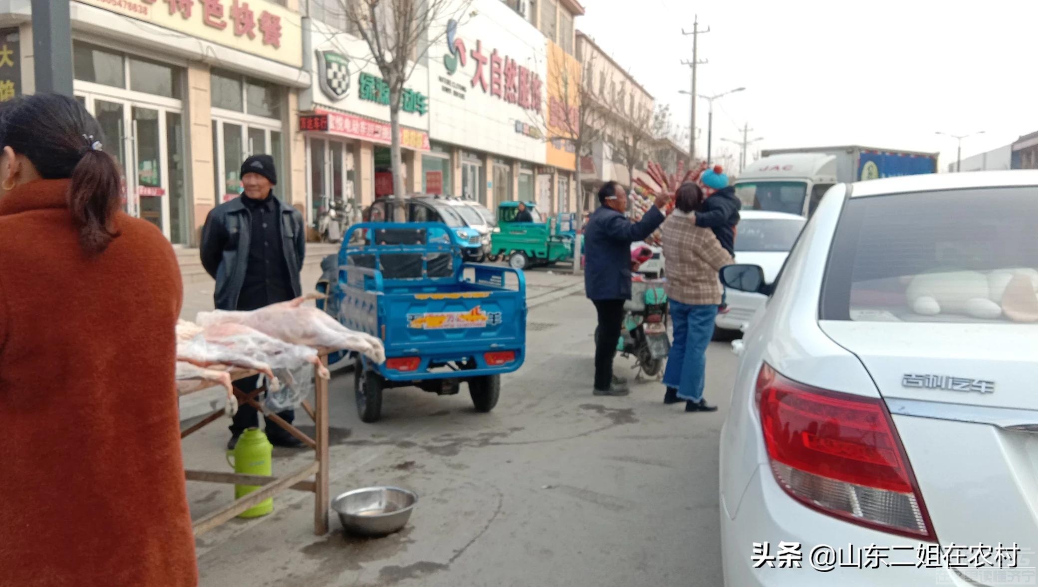 邹城香城 今天上街集上似乎已经有了年集的味道，车子越来越多！-2.jpeg