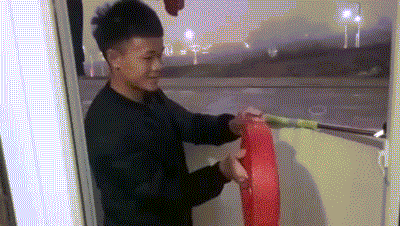13da4b737652a97078f4fe11e86256a8.gif