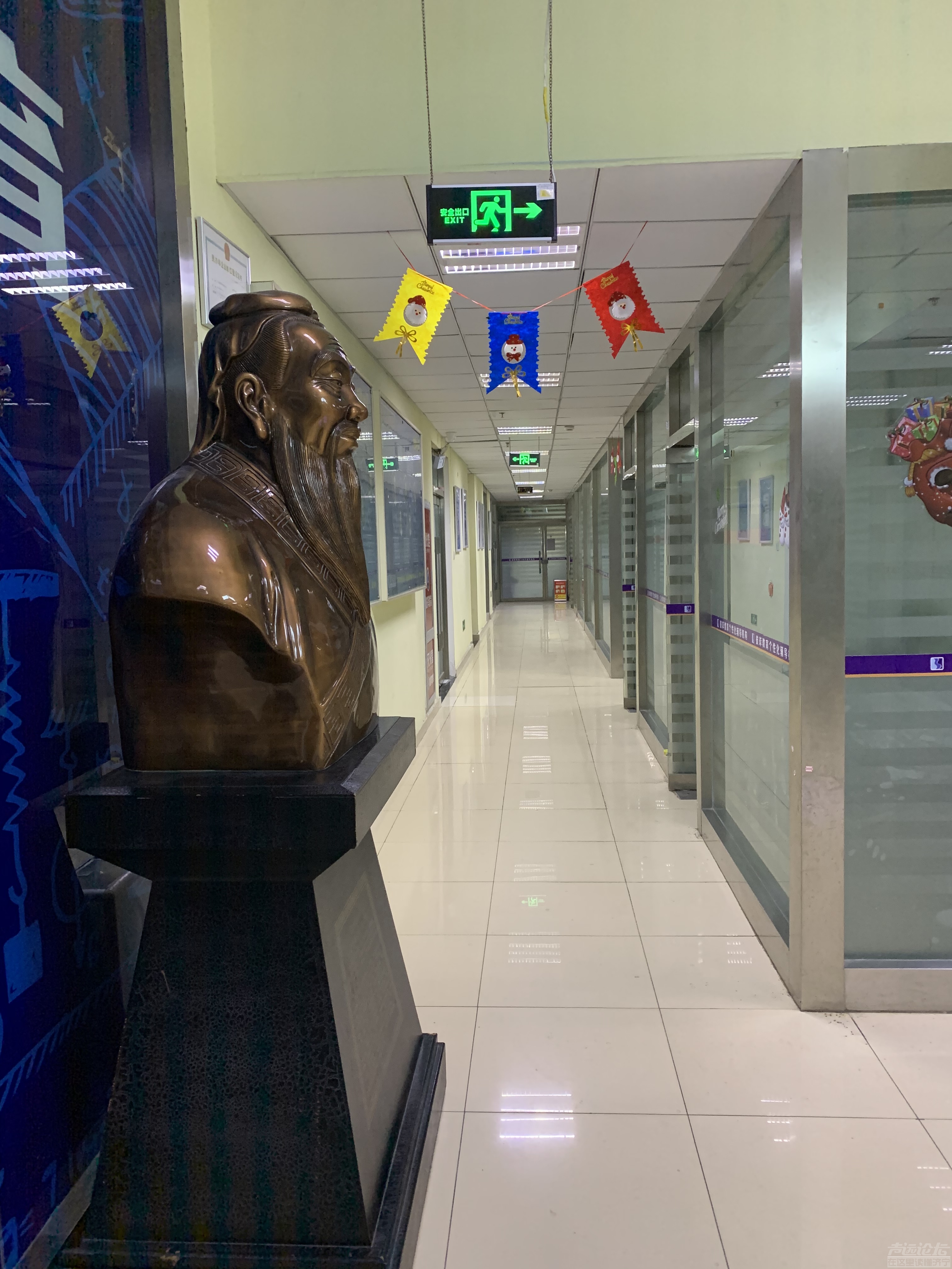 校区走廊展示.JPG