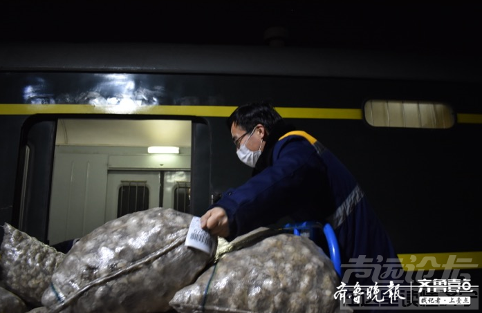 鲁鄂铁路情深意长，10吨金乡优质大蒜驰援武汉-2.png