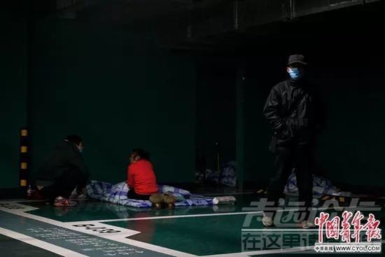 他们依然滞留在武汉-2.jpg