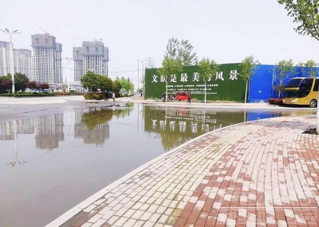 济安桥南路满路污水该归谁管？-4.jpg