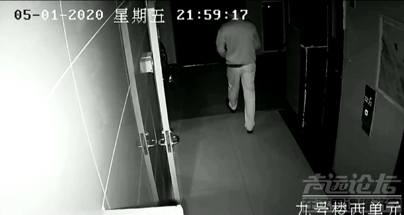 男子借着酒劲连扎邻居六辆电动车胎 只因无处停车-2.png